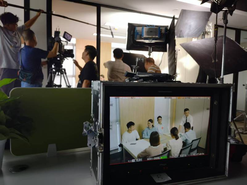 乐业县TVC拍摄公司：科技产品视觉化大师，诠释未来感与功能美学